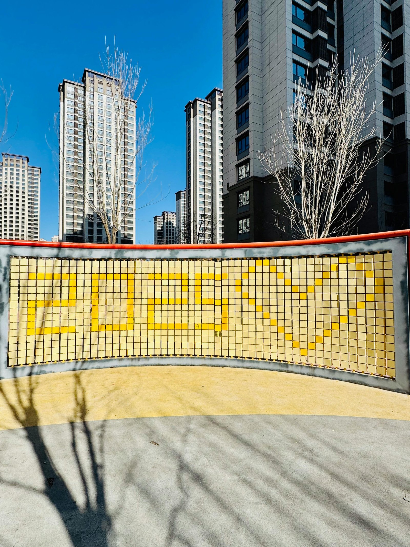 Installation de panneaux solaires sur une maison individuelle en 2025