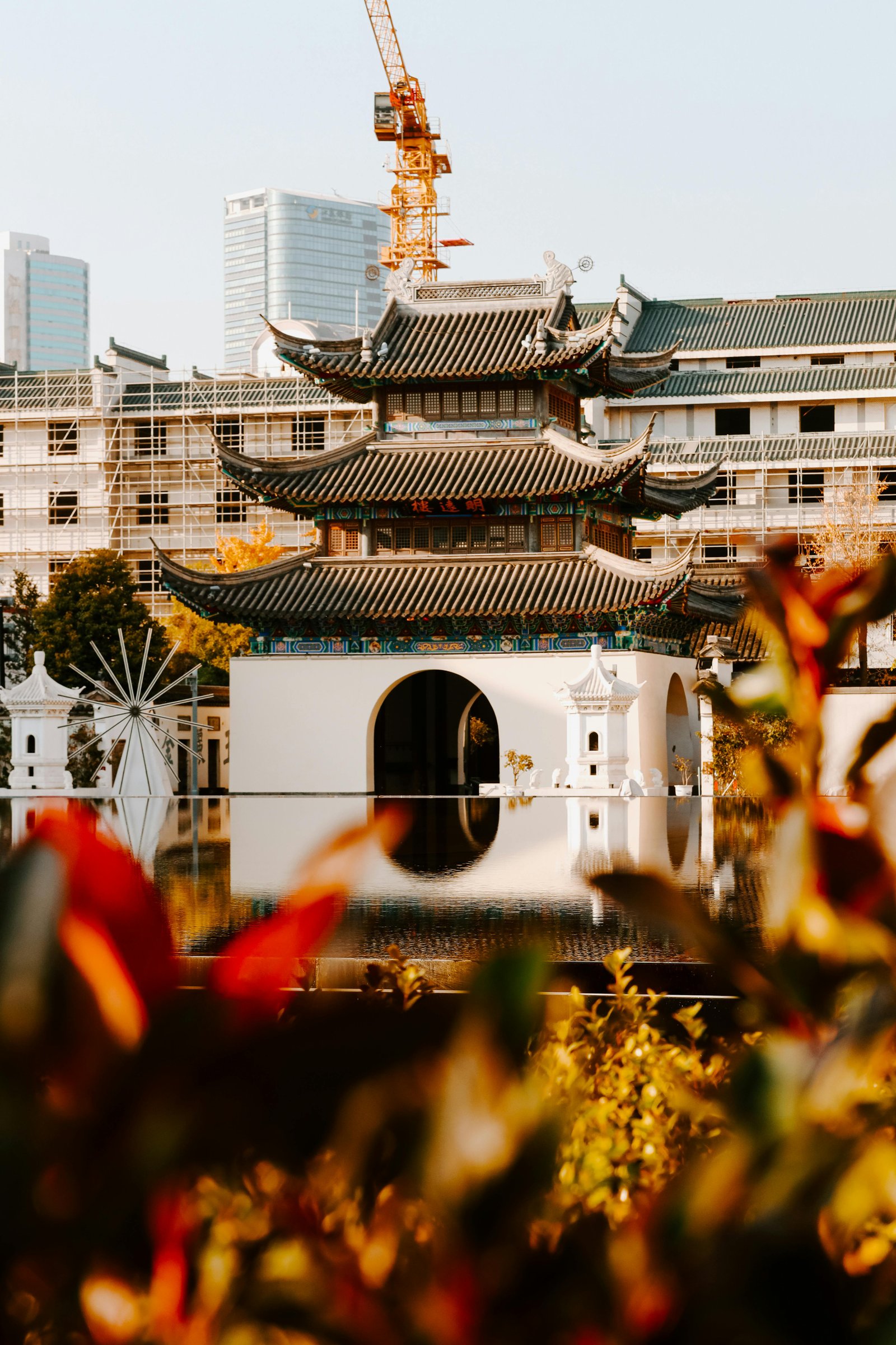 Maison rénovée avec des matériaux durables en 2025