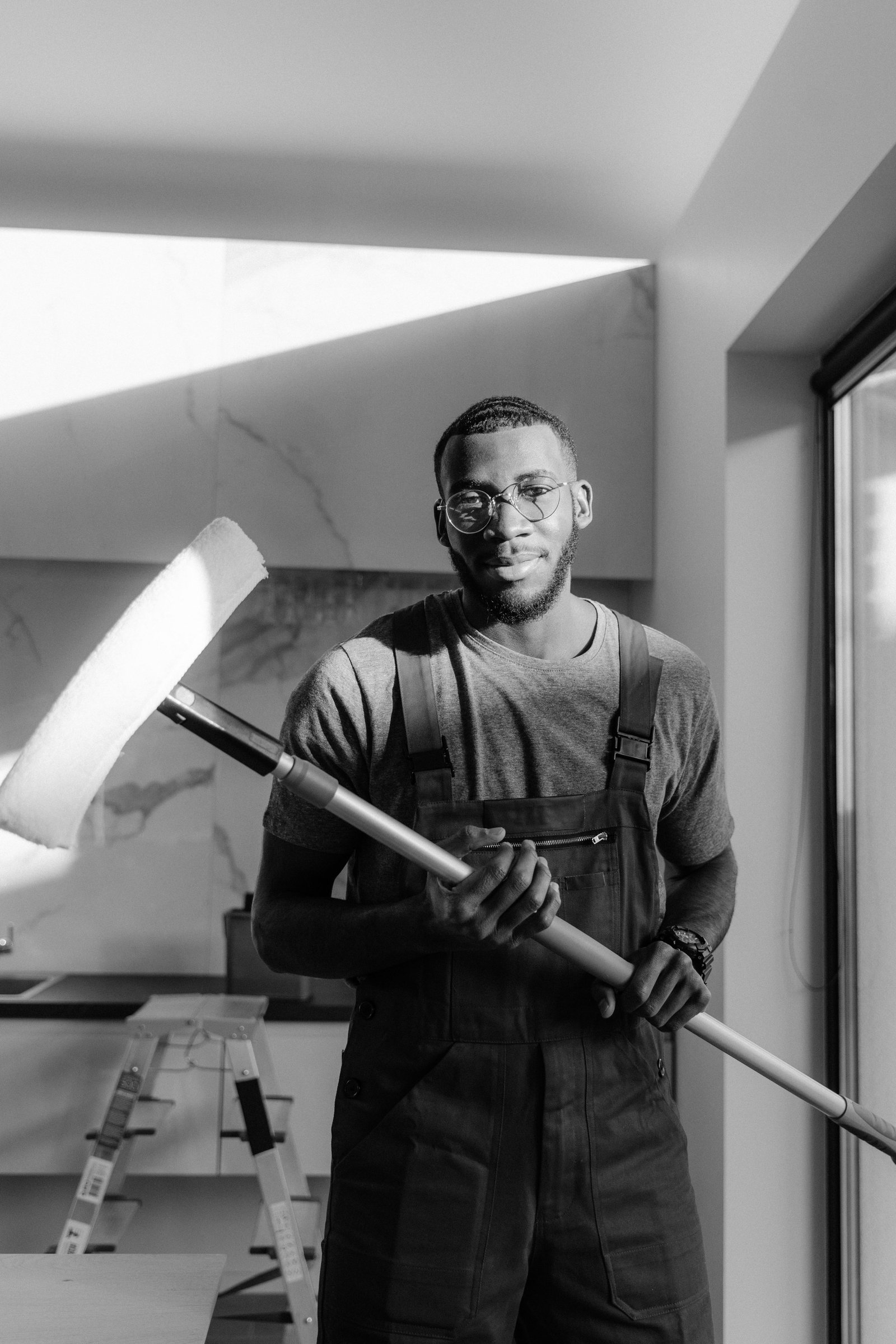 Pose de panneaux solaires sur un toit rénové