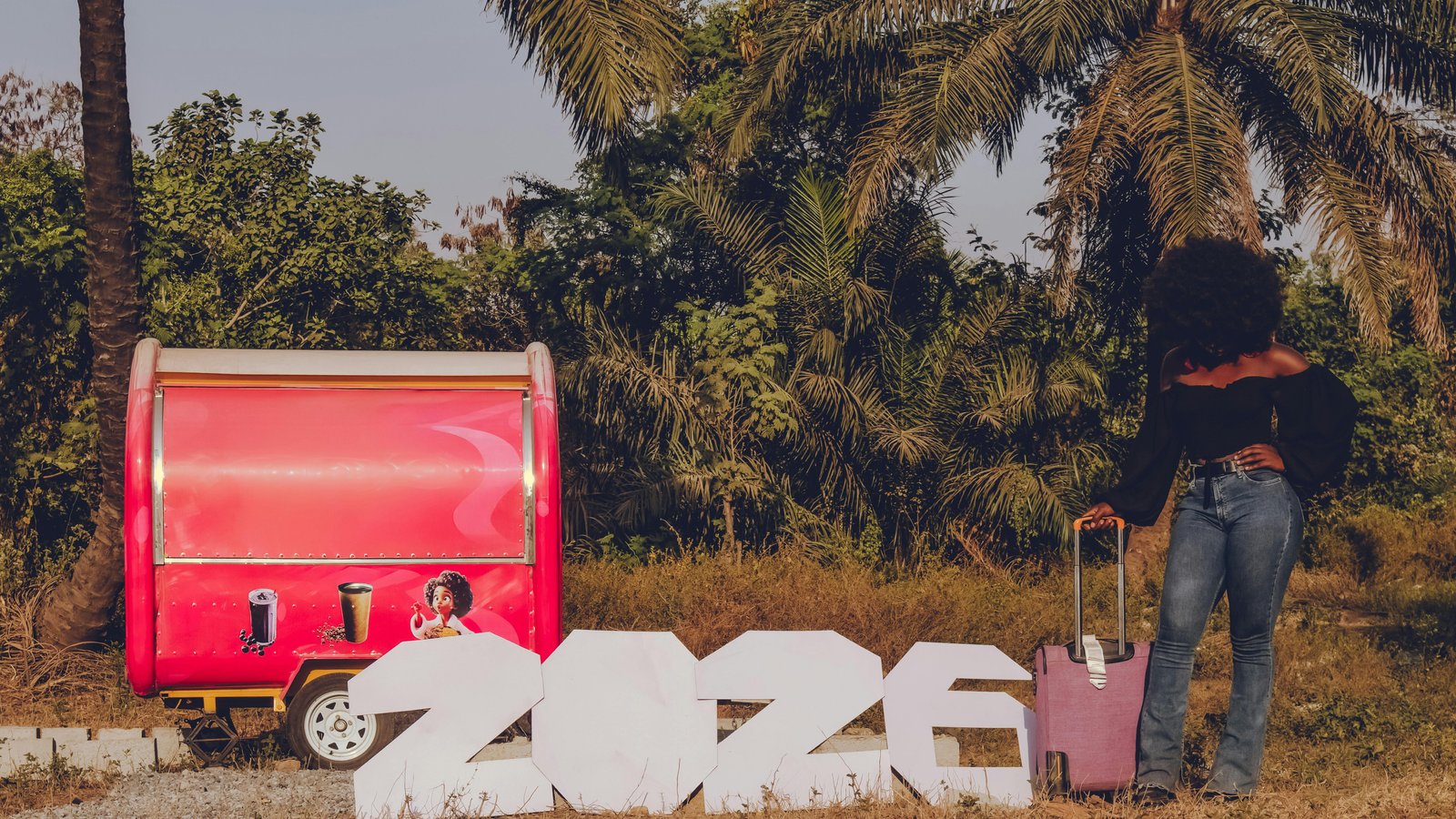 Panneaux solaires installés sur le toit d'une maison rénovée